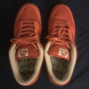 Nike dunk SB low adobe